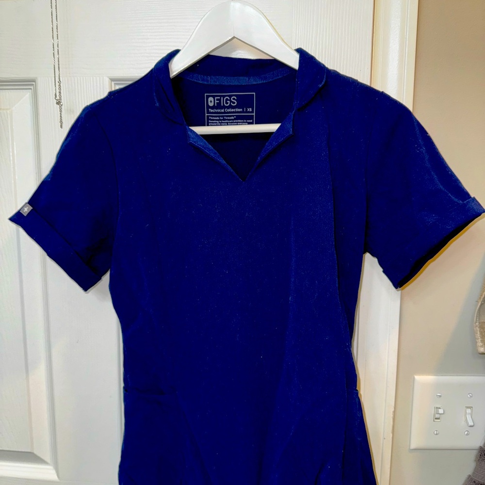 Figs scrub top